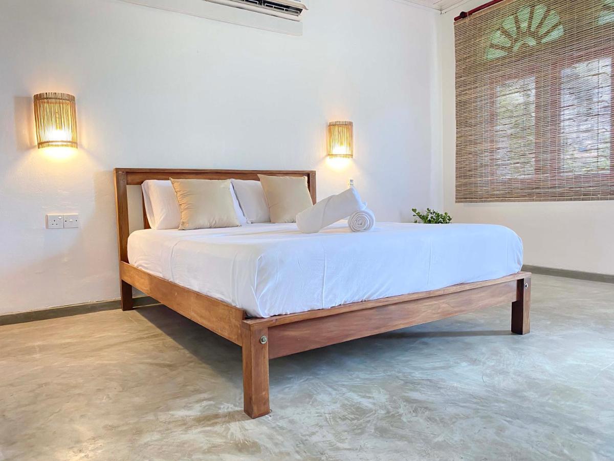 Hotel Sky Breeze Unawatuna Exterior foto