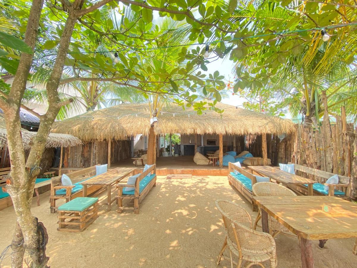 Hotel Sky Breeze Unawatuna Exterior foto